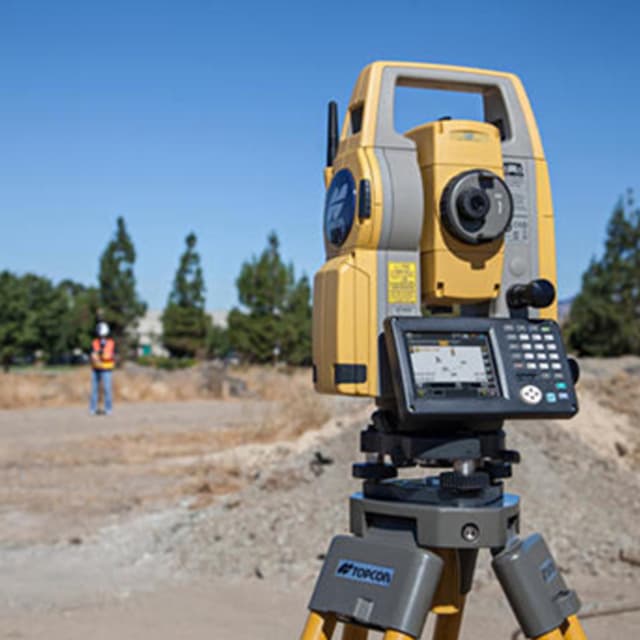 surveyor-topcon